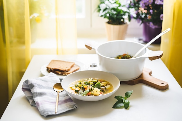 Kolacja przygotowana w domowej kuchni